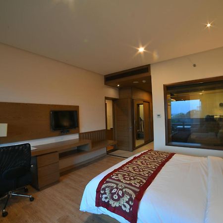 Narayani Heights, Ahmedabad Hotell Exteriör bild