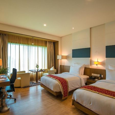 Narayani Heights, Ahmedabad Hotell Exteriör bild