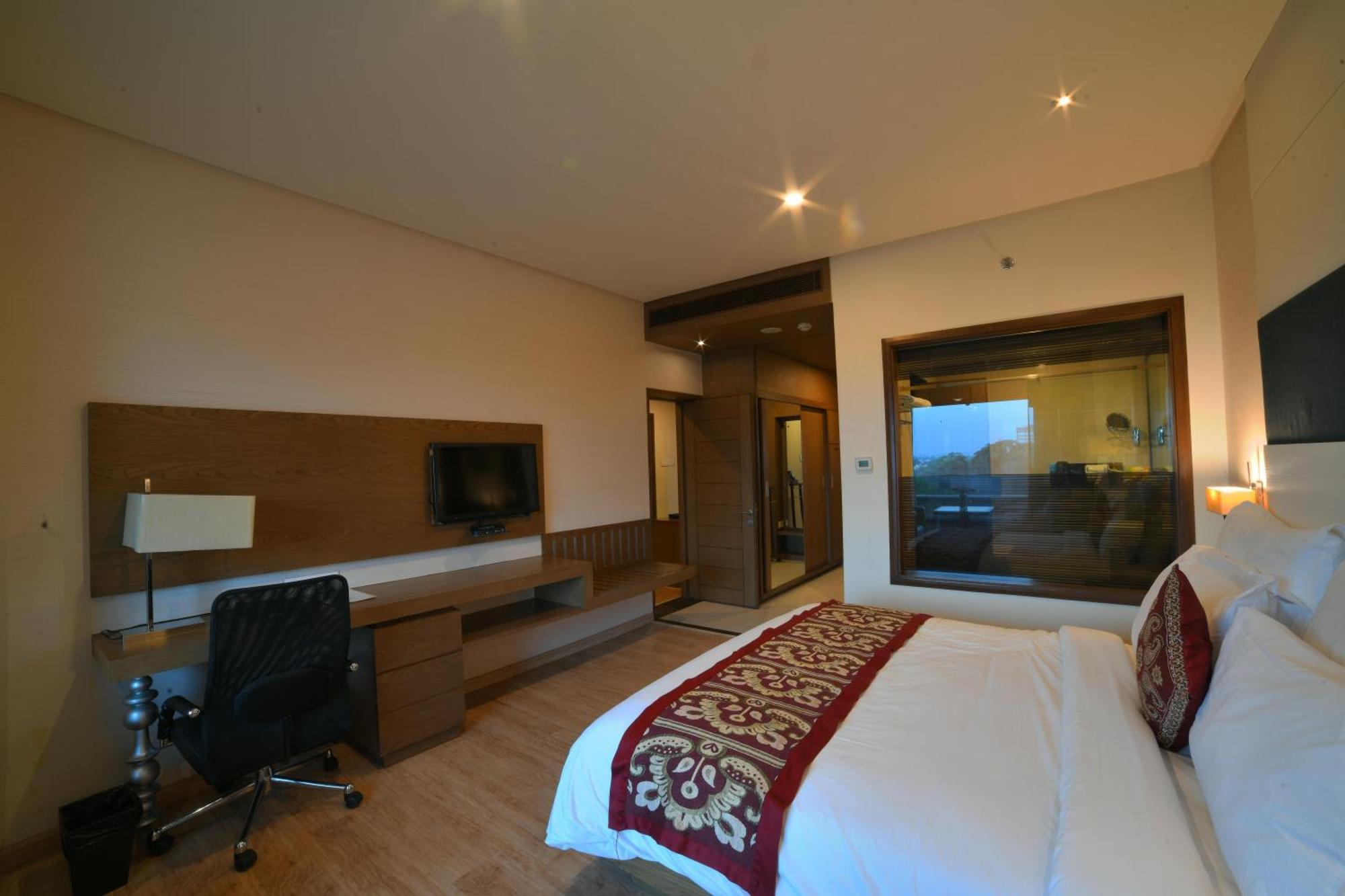 Narayani Heights, Ahmedabad Hotell Exteriör bild