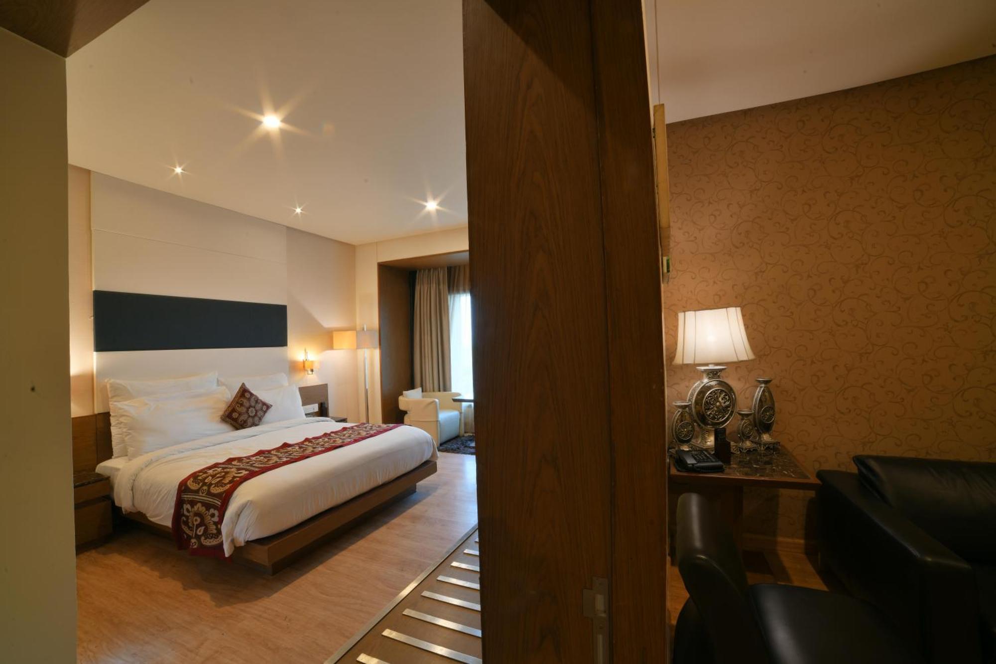 Narayani Heights, Ahmedabad Hotell Exteriör bild