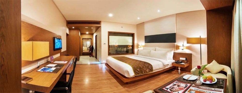 Narayani Heights, Ahmedabad Hotell Exteriör bild
