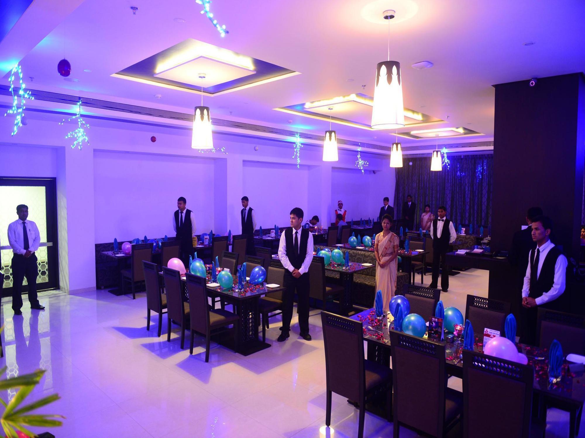 Narayani Heights, Ahmedabad Hotell Exteriör bild