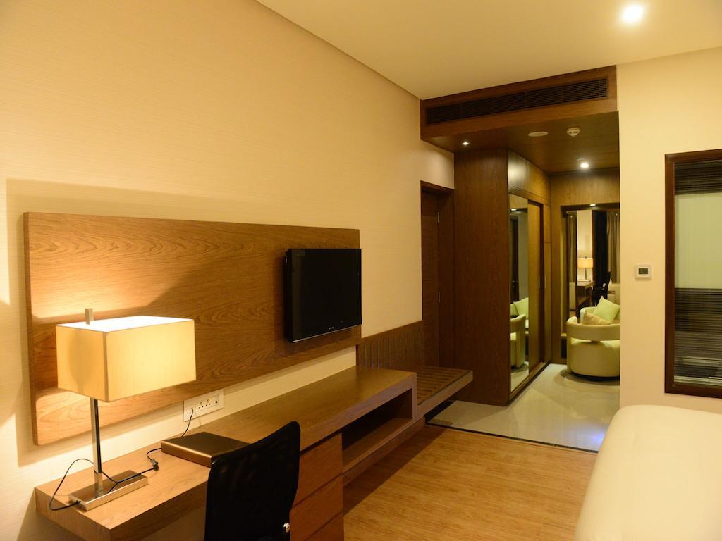 Narayani Heights, Ahmedabad Hotell Exteriör bild