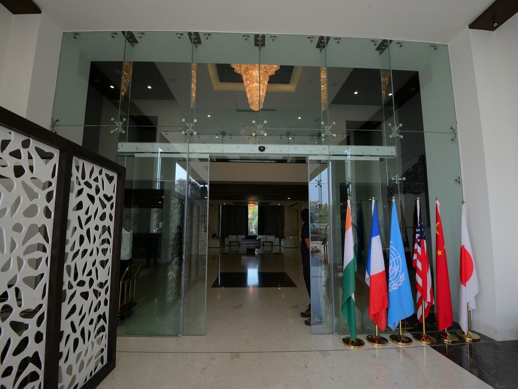 Narayani Heights, Ahmedabad Hotell Exteriör bild