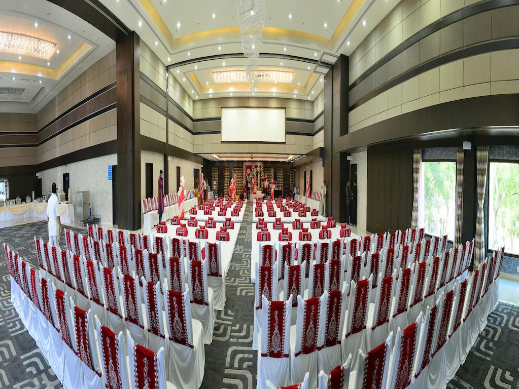 Narayani Heights, Ahmedabad Hotell Exteriör bild