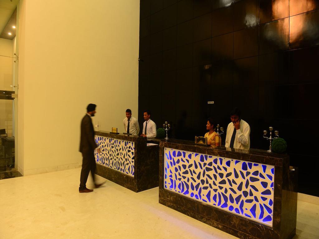 Narayani Heights, Ahmedabad Hotell Exteriör bild