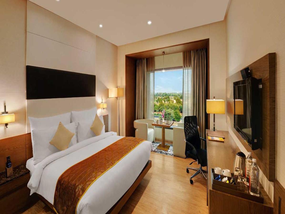 Narayani Heights, Ahmedabad Hotell Rum bild