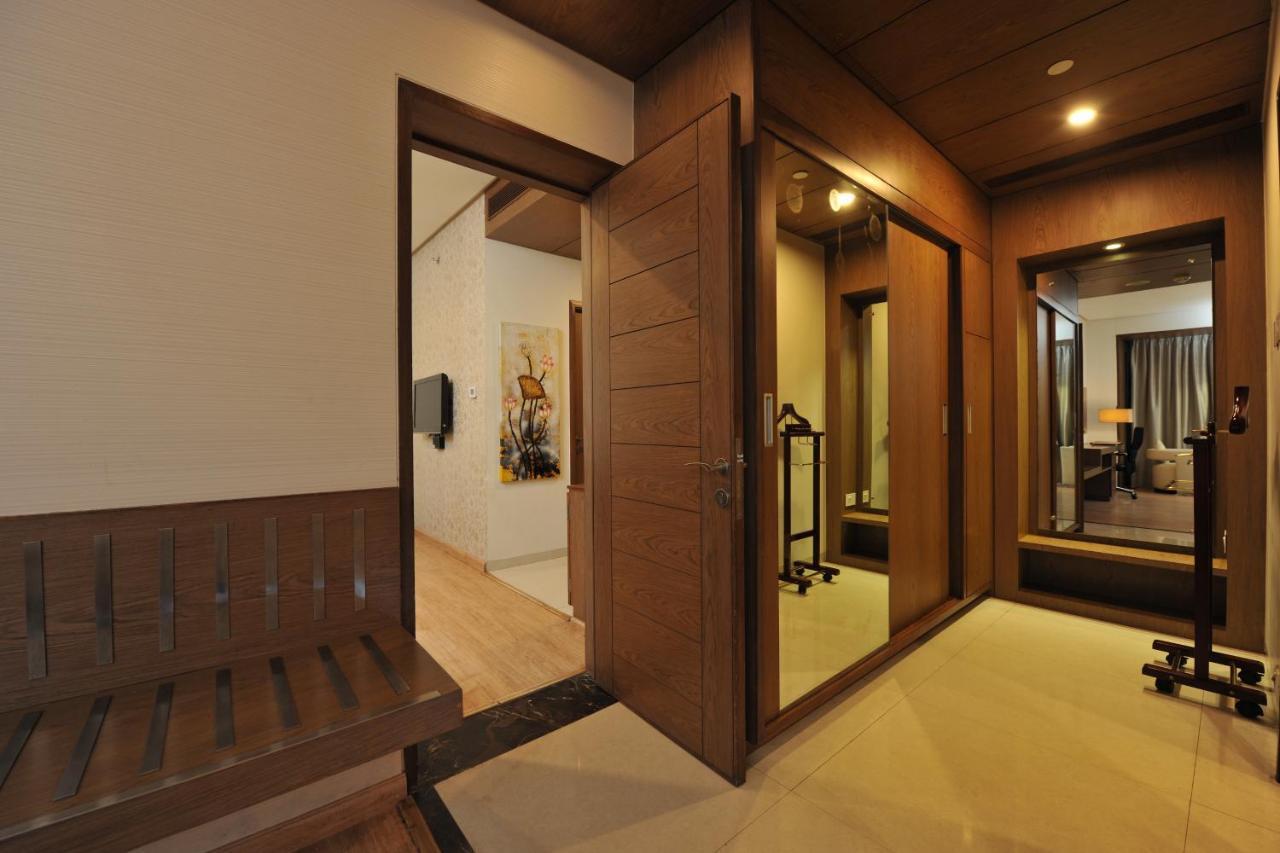 Narayani Heights, Ahmedabad Hotell Exteriör bild