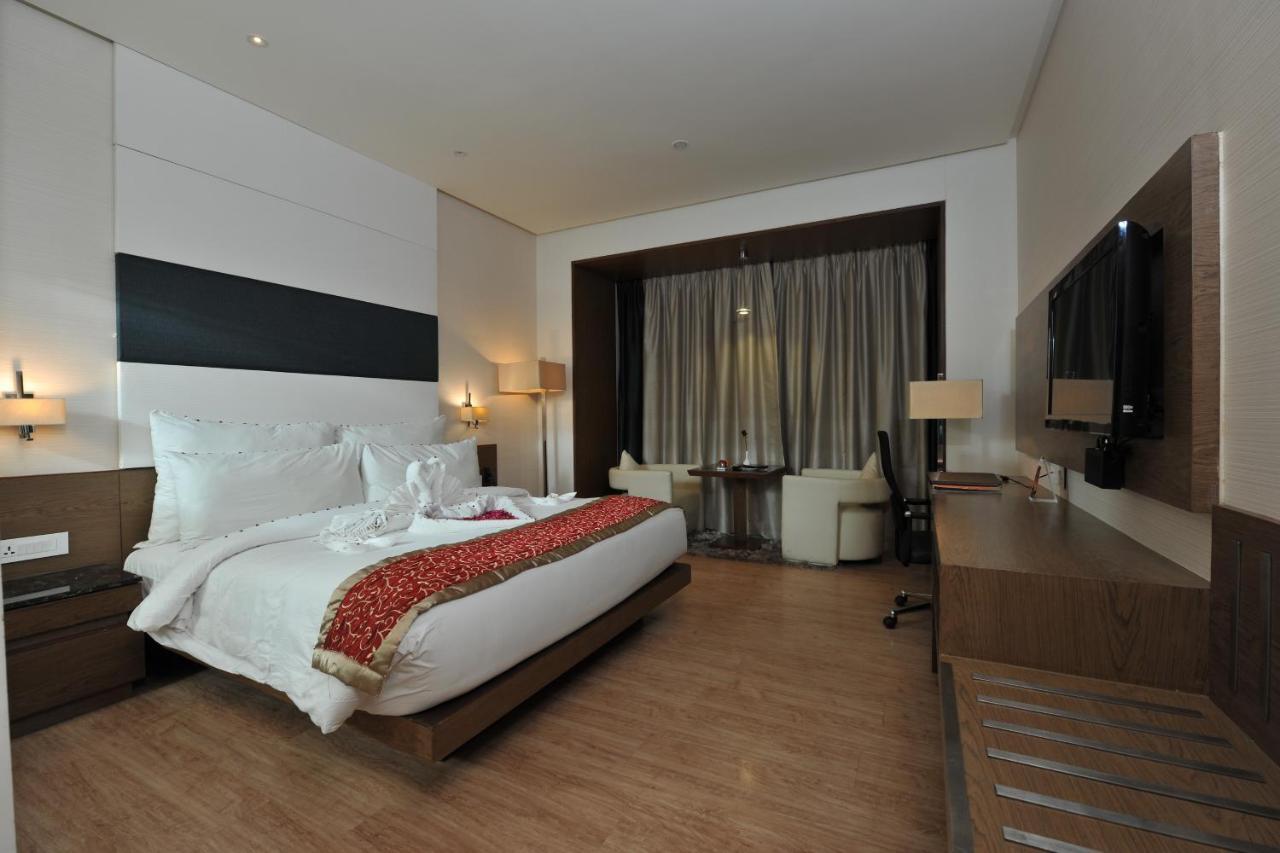 Narayani Heights, Ahmedabad Hotell Exteriör bild