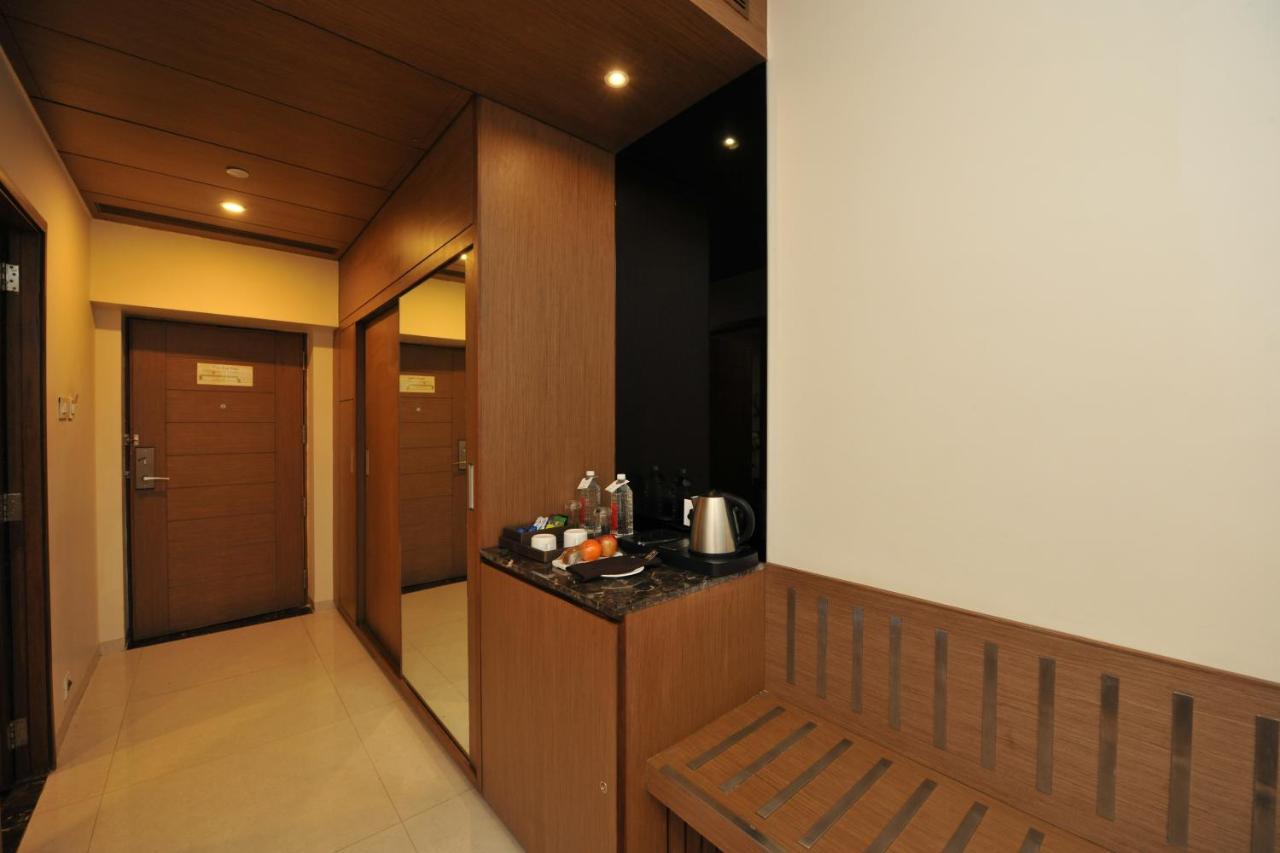 Narayani Heights, Ahmedabad Hotell Exteriör bild