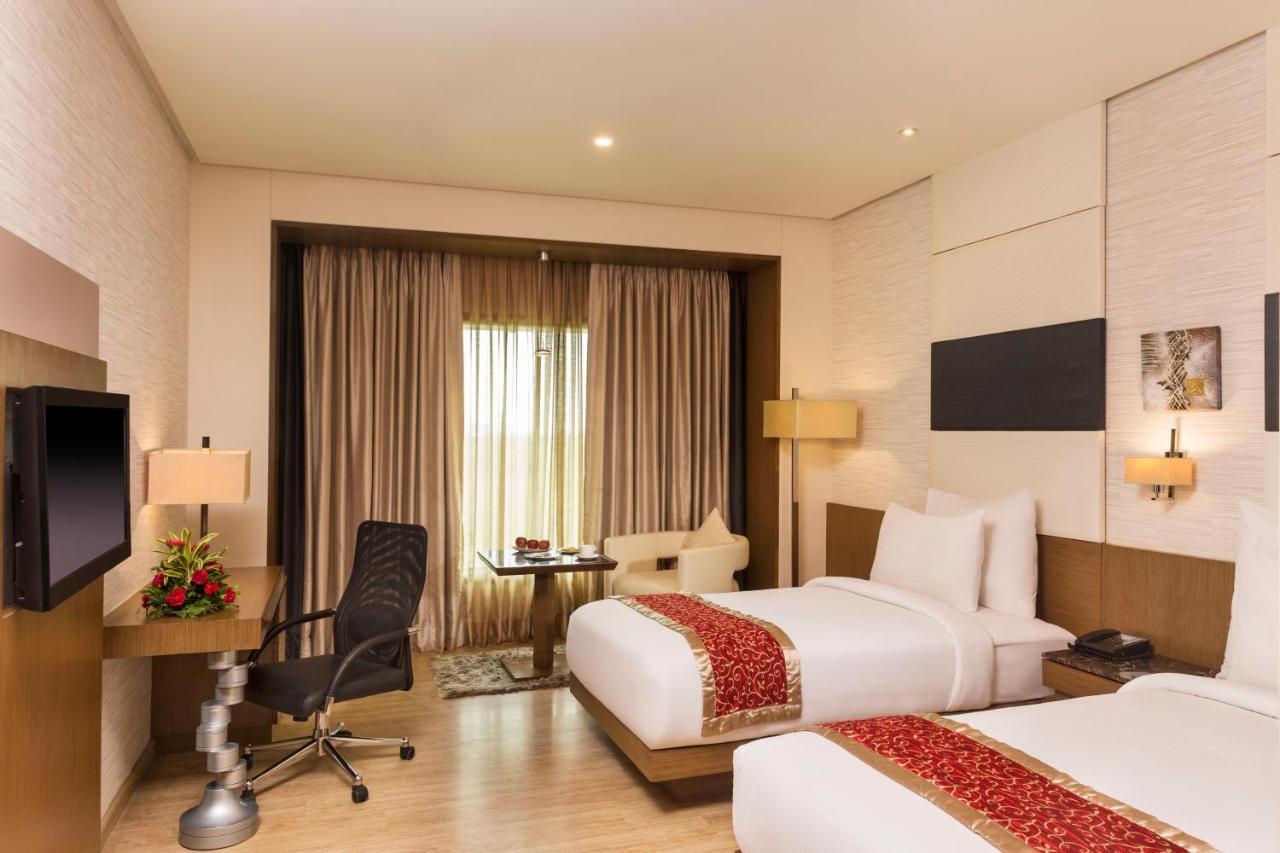 Narayani Heights, Ahmedabad Hotell Exteriör bild