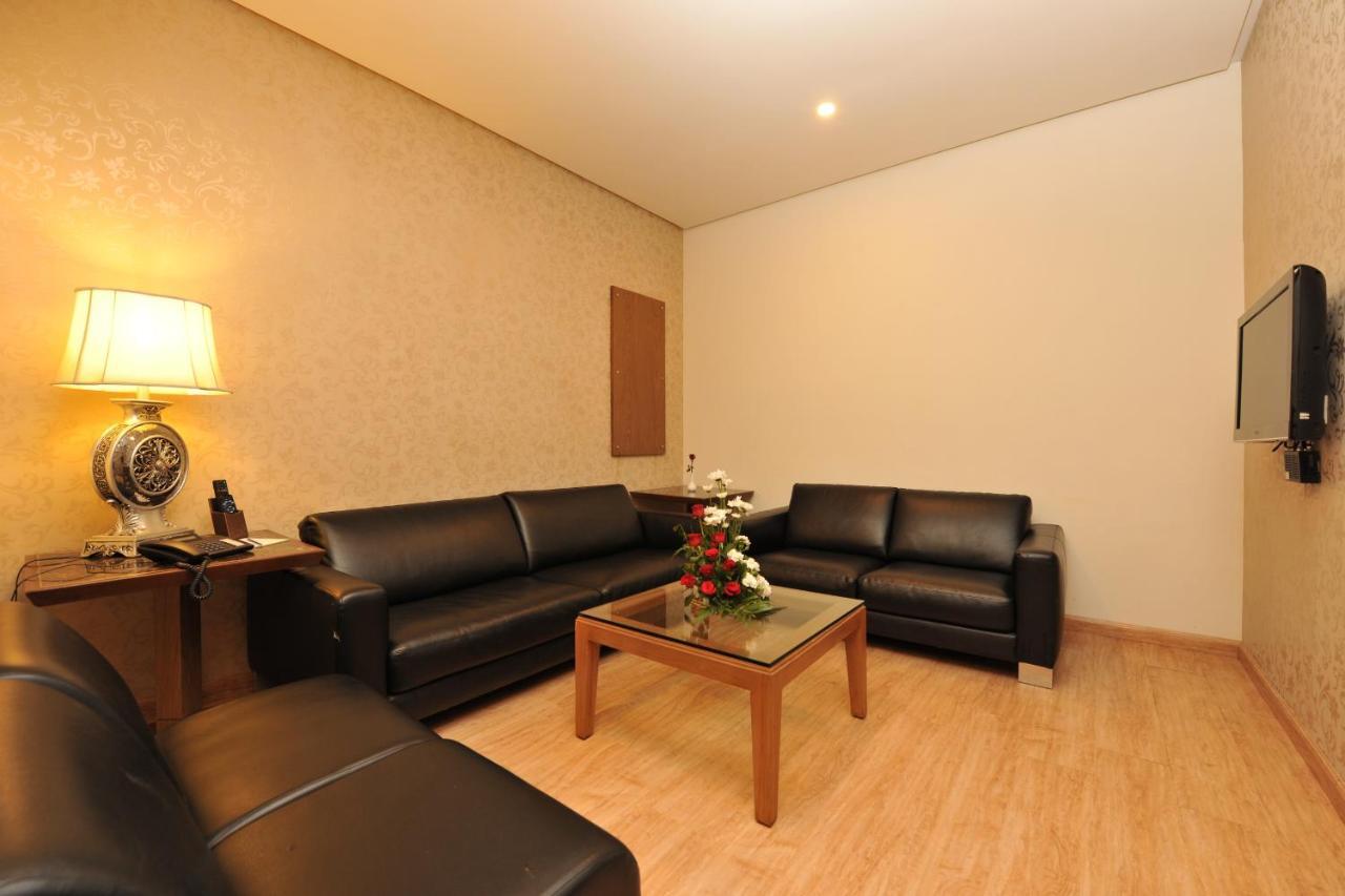 Narayani Heights, Ahmedabad Hotell Exteriör bild